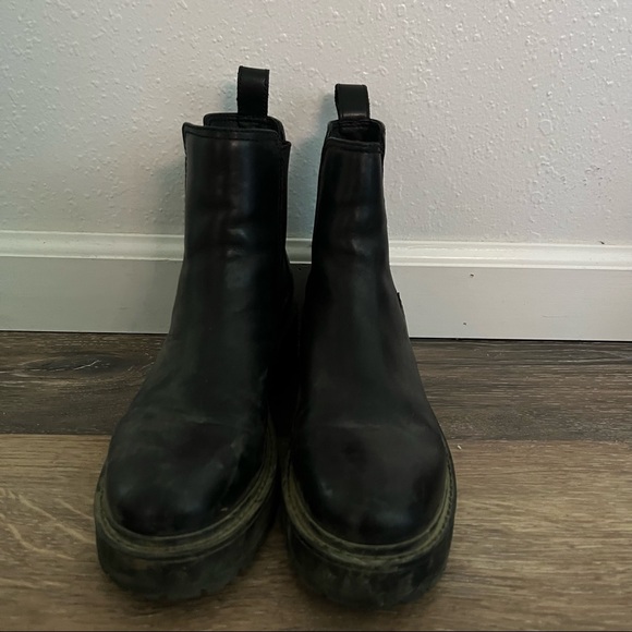 Steve Madden Trap Black Booties - Picture 5 of 6